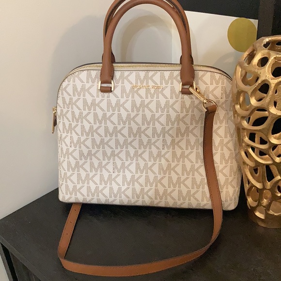 SOLD❤️Host Pick❤️ NWT Michael kors satchel - Picture 2 of 7